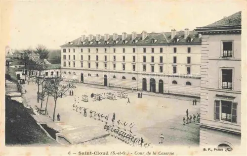 AK / Ansichtskarte Saint Cloud 92 Hauts-de-Seine Cour de la Caserne