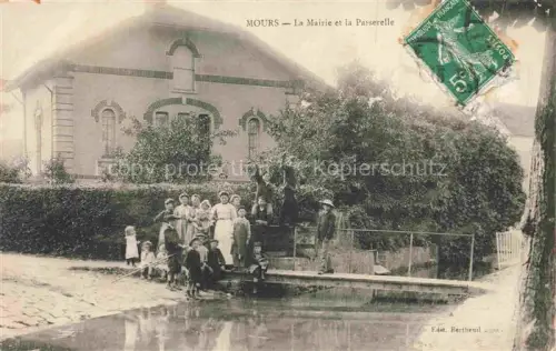 AK / Ansichtskarte Mours PONTOISE 95 Val-d Oise La Mairie et la Passerelle