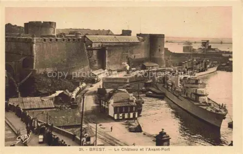 AK / Ansichtskarte BREST 29 Finistere Le Chateau et l'Avant Port