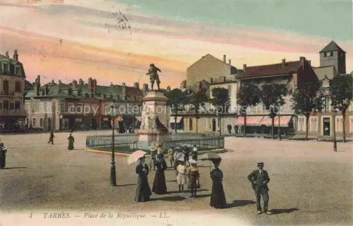 AK / Ansichtskarte TARBES 65 Hautes-Pyrenees Place de la Republique