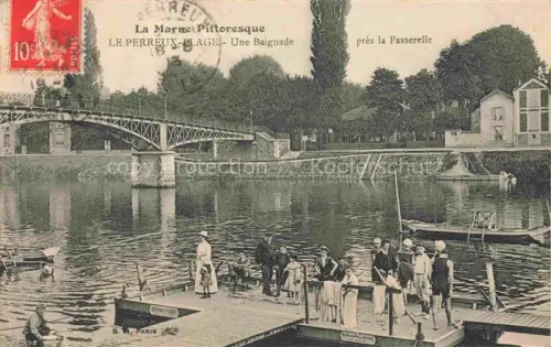 AK / Ansichtskarte Le Perreux-sur-Marne Nogent-sur-Marne 94 Val-de-Marne Bords de la Marne une baignade près la passerelle
