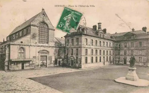 AK / Ansichtskarte BERNAY 27 Eure Place de l'Hotel de Ville