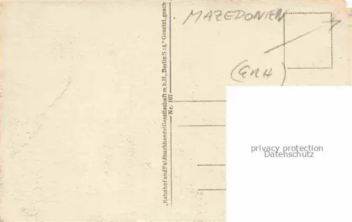 AK / Ansichtskarte Mazedonien Nordmazedonien Macedonia Feldgraue kaufen Gebaeck von einer mazedonischen Strassenhaendlerin