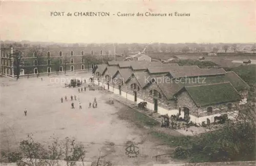 AK / Ansichtskarte Charenton  CRETEIL 94 Val-de-Marne Le Fort Casernes des Chasseurs et Ecuries