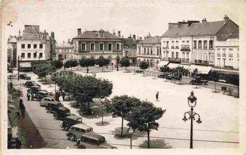 AK / Ansichtskarte CHATEAUROUX 36 Indre Place de L'Hotel de Ville 