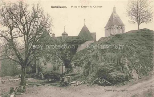 AK / Ansichtskarte Gargilesse-Dampierre La Chatre 36 Indre Place et Entree du Chateau 