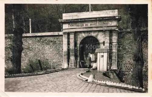 AK / Ansichtskarte SURESNES Nanterre 92 Hauts-de-Seine Poterne d'entrée de la Forteresse du Mont-Valérien Berceau de l'Arme des Transmissions
