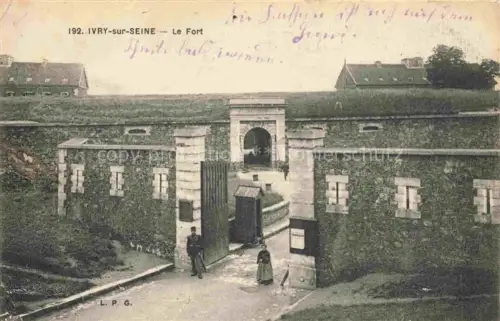 AK / Ansichtskarte Ivry-sur-Seine Yvry-sur-Seine Creteil 94 Val-de-Marne Le Fort