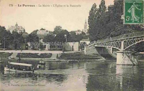 AK / Ansichtskarte Le Perreux-sur-Marne Nogent-sur-Marne 94 Val-de-Marne La Mairie église et la passerelle