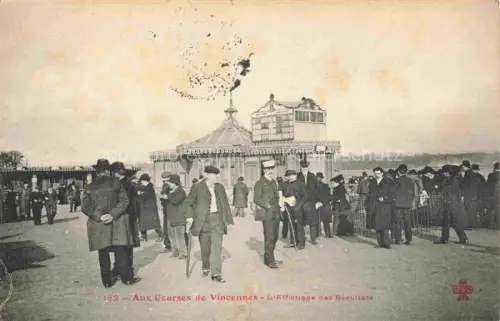 AK / Ansichtskarte VINCENNES  Nogent-sur-Marne 94 Val-de-Marne Aux Courses de Vincennes L'Affichage des Résultats Feldpost