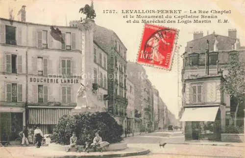 AK / Ansichtskarte LEVALLOIS-PERRET 92 Hauts-de-Seine Rue Chaptal Monument du Capitaine Brauen et du Maréchal des Logis Martin