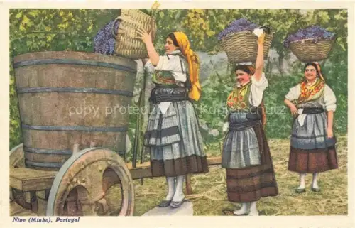 AK / Ansichtskarte Nine Minho PT Litho Wein Bringing in the grapes  