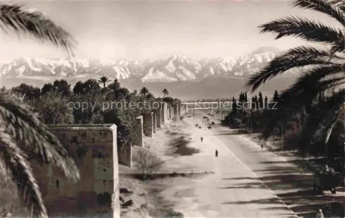 AK / Ansichtskarte Marrakech Marrakesch Maroc long des remparis Atlas Bergen 