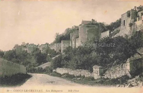AK / Ansichtskarte Coucy-le-Chateau-Auffrique 02 Aisne Les Remparts