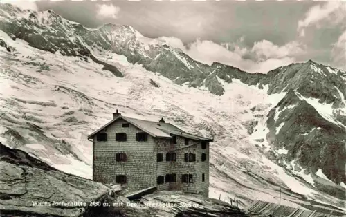 AK / Ansichtskarte Warnsdorferhuette 2450m Krimml AT Berghaus Blick gegen Dreiherrenspitze Alpen Venedigergruppe