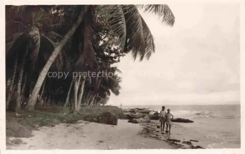 AK / Ansichtskarte Libreville Estuaire Gabon Cocotiers au Bord de l'Ocean