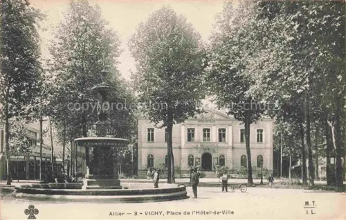 AK / Ansichtskarte VICHY 03 Allier Place de l'Hotel de Ville