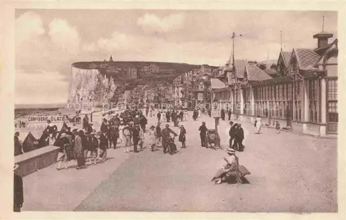 AK / Ansichtskarte MERS-LES-BAINS MERS-SUR-MER Abbeville 80 Somme L'Esplanade et le Casino