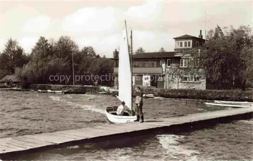 AK / Ansichtskarte Eutin Schleswig-Holstein Bootshaus Steg Segelboot