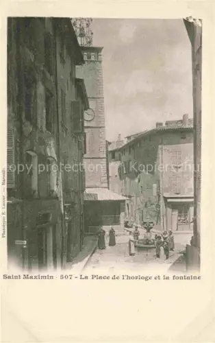 AK / Ansichtskarte Saint-Maximin-la-Sainte-Baume 83 Var Place de l'horloge et la fontaine