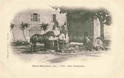 AK / Ansichtskarte Saint-Maximin-la-Sainte-Baume 83 Var Une fontaine