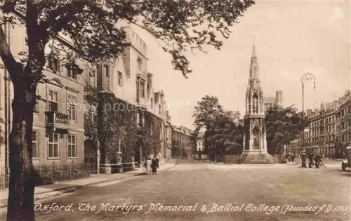 AK / Ansichtskarte OXFORD  Oxfordshire UK The Martyrs Memorial and Balliol College