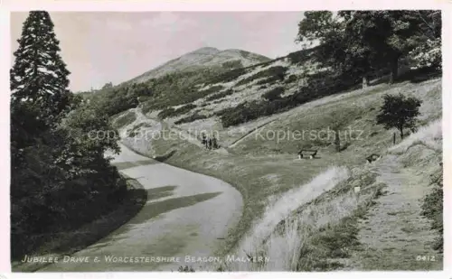 AK / Ansichtskarte Malvern  Malvern Hills Worcestershire UK Jubilee Drive and Worcestershire Beacon