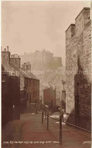 AK / Ansichtskarte EDINBURGH  SCOTLAND UK Edinburgh Castle and Old City Wall