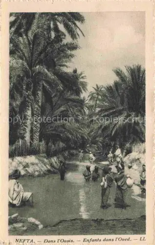 AK / Ansichtskarte Nefta Tunesie Dans l'Oasis Enfants dans l'Oued