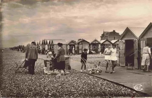 AK / Ansichtskarte CAYEUX -SUR-MER Abbeville 80 Somme Les planches et les cabines
