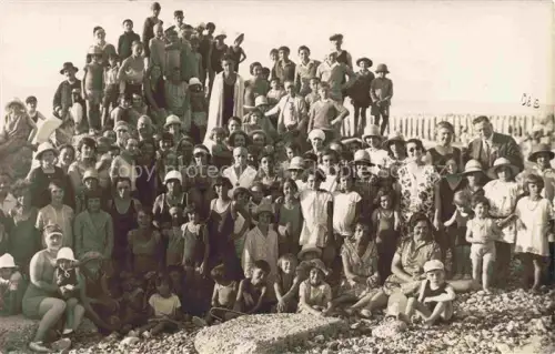 AK / Ansichtskarte Onival-sur-Mer Ault ABBEVILLE 80 Somme Gruppenbild am Strand