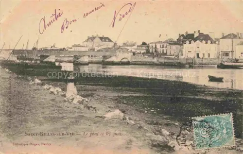 AK / Ansichtskarte Saint-Gilles-sur-Vie Vendee Le pont et les quais