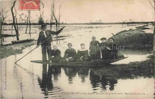AK / Ansichtskarte Croix-de-Vie Les Sables-d Olonne Vendee 85 Vendee Les marais pendant les grandes eaux Maraichins en yole