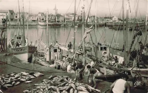 AK / Ansichtskarte Les Sables-d Olonne 85 Le Port Débarquement du Thon