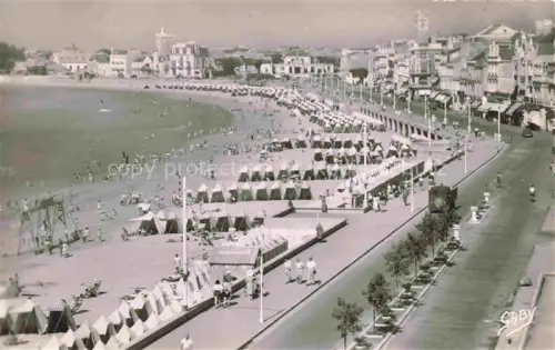 AK / Ansichtskarte Les Sables-d Olonne 85 La plage et le remblai