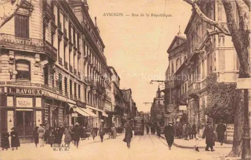 AK / Ansichtskarte AVIGNON 84 Vaucluse Rue de la République