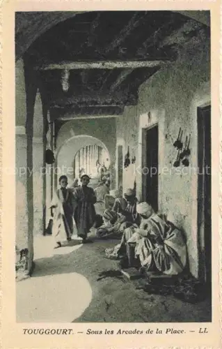 AK / Ansichtskarte Touggourt Tougourt Algerie Sous les Arcdes de la Place