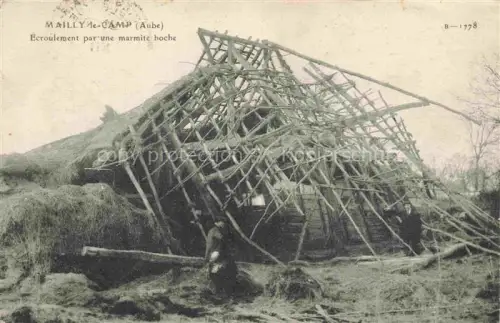 AK / Ansichtskarte Mailly-le-Camp Troyes 10 Aube Ecroulement par une marmite boche