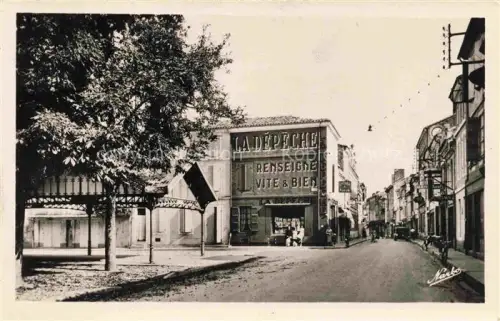 AK / Ansichtskarte Valence-d-Agen CASTELRAssIN 82 Tarn-et-Garonne Rue de la République