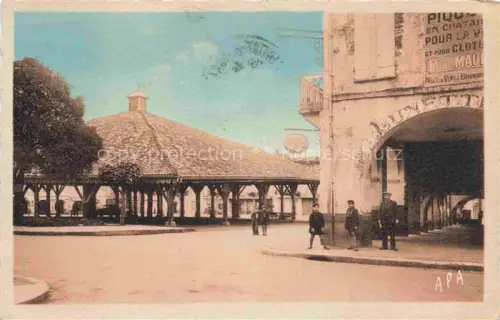 AK / Ansichtskarte Beaumont-de-Lomagne Castelsarrasin 82 Tarn-et-Garonne Place Nationale