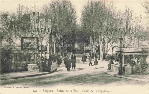 AK / Ansichtskarte AVIGNON 84 Vaucluse Entrée de la ville Cours de la République