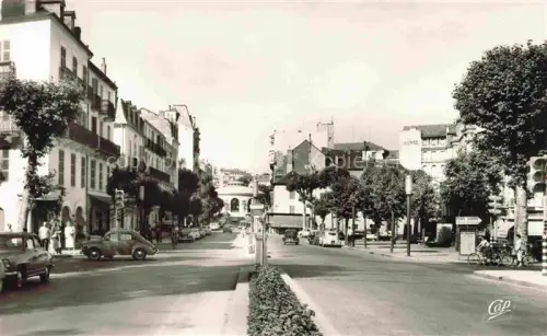 AK / Ansichtskarte VICHY 03 Allier Avenue Aristide Briand et Place Albert Ier