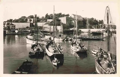 AK / Ansichtskarte BELLE-ILE-EN-MER 56 Morbihan Le Palais L'avant port au fond la Citadelle