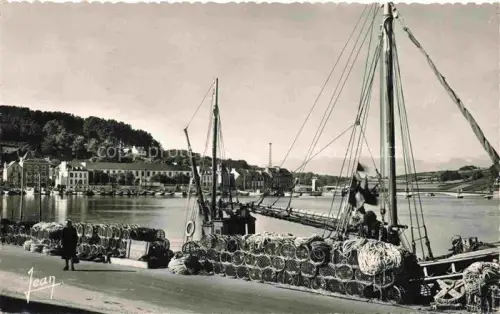 AK / Ansichtskarte Audierne QUIMPER 29 Finistere Le Port au premier plan les casiers a Langouste