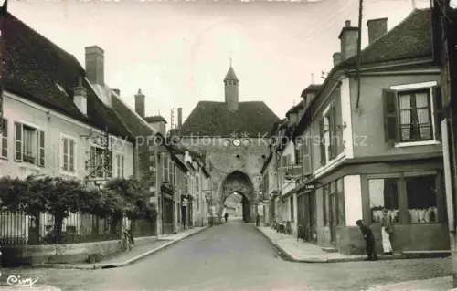 AK / Ansichtskarte Ainay-le-Chateau Montlucon 03 Allier Rue de l'Horloge
