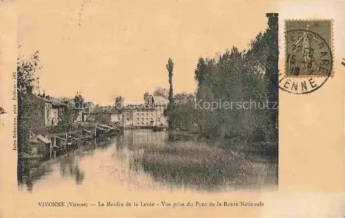 AK / Ansichtskarte Vivonne POITIERS 86 Vienne Le Moulin de la Levée vue prise du pont de la Route Nationale