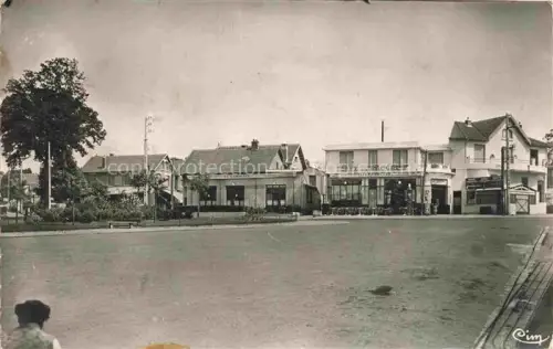 AK / Ansichtskarte Ste-Genevieve-des-Bois PALAISEAU 91 Essonne Place de la Gare