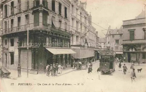 AK / Ansichtskarte POITIERS 86 Vienne Un coin de la Place d'Armes Tram