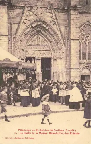 AK / Ansichtskarte St-Sulpice-de-Favieres ETAMPES 91 Essonne Pélerinage La Sortie de la Messe Bénédiction des Enfants