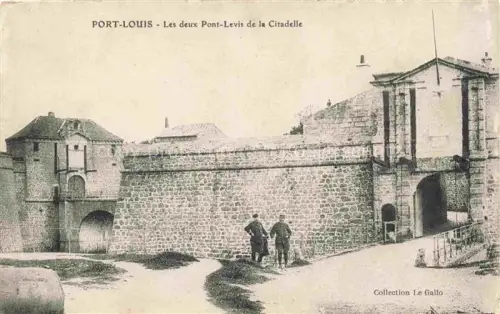 AK / Ansichtskarte Port-Louis Lorient 56 Morbihan Les deux Pont Levis de la Citadelle
